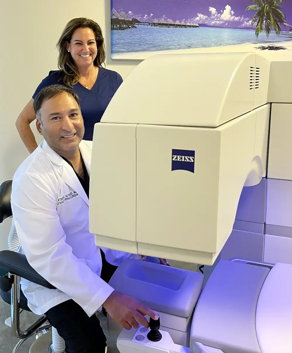 Dr Mateen and Julie with Zeiss VisuMax